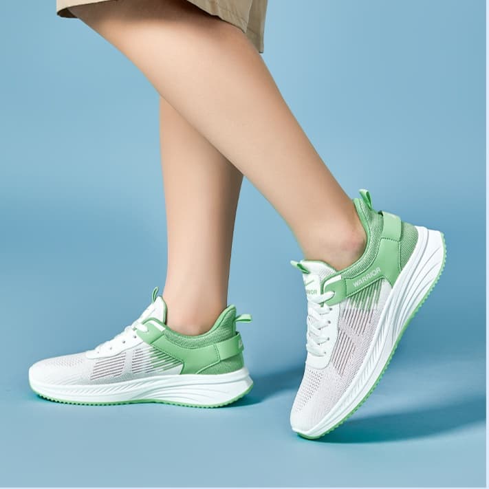 エアメッシュ軽量ランニングシューズ