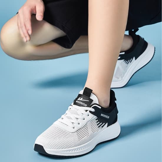 エアメッシュ軽量ランニングシューズ