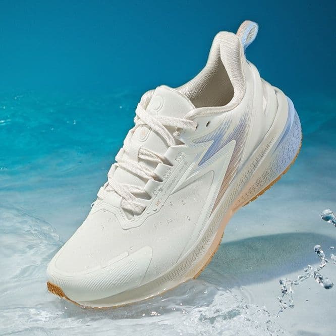 ランニングシューズ 雲影（うんえい）軽量クッション ランナー