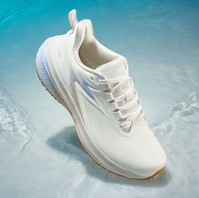 ランニングシューズ 雲影（うんえい）軽量クッション ランナー