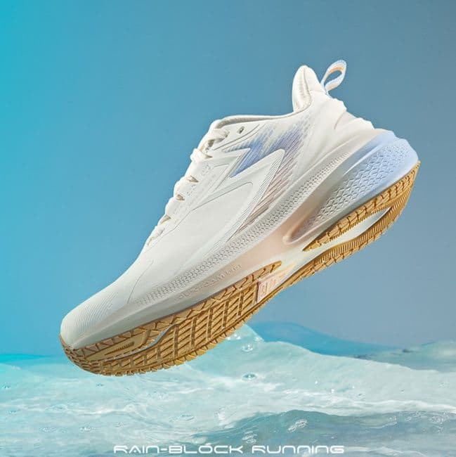 ランニングシューズ 雲影（うんえい）軽量クッション ランナー