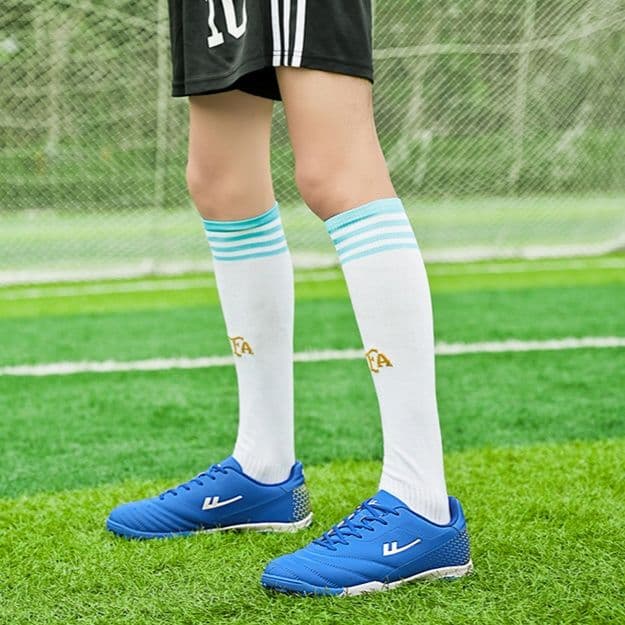 プロ仕様の耐久性 サッカーの練習にも活躍するランニングシューズ