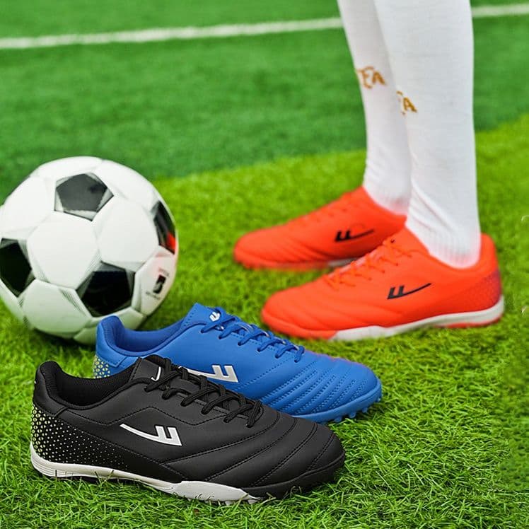 プロ仕様の耐久性 サッカーの練習にも活躍するランニングシューズ