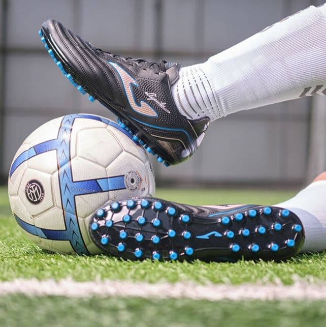 ランニングシューズ ランニングシューズ 芝生王者 ピッチマスター