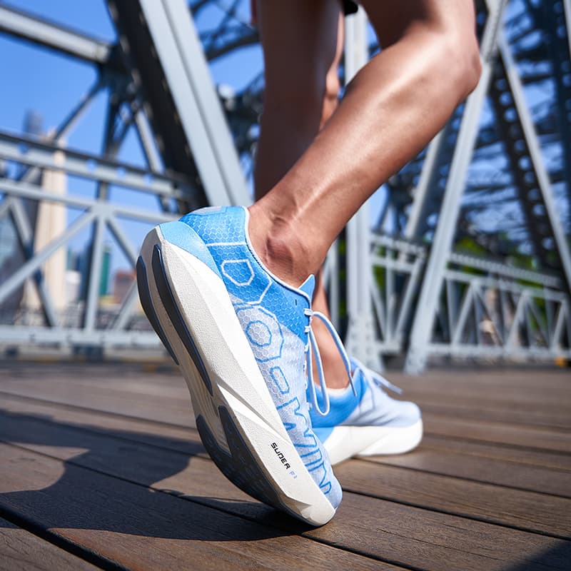 ランニングシューズ 空翔る疾風 軽量ランニングシューズ