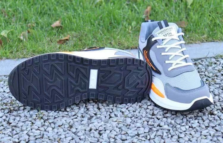 ソフトクッション スポーツランニングシューズ