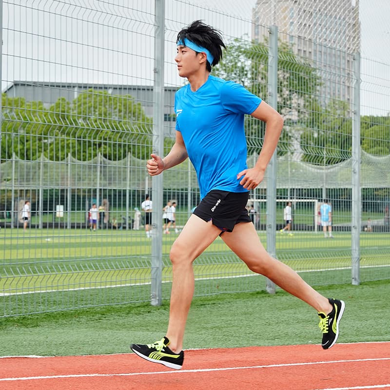 ランニングシューズ 軽快ダッシュ 通気性ランナー
