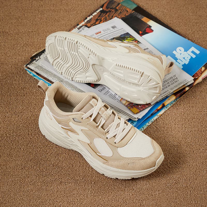 ランニングシューズ メッシュクッション軽量ランナー