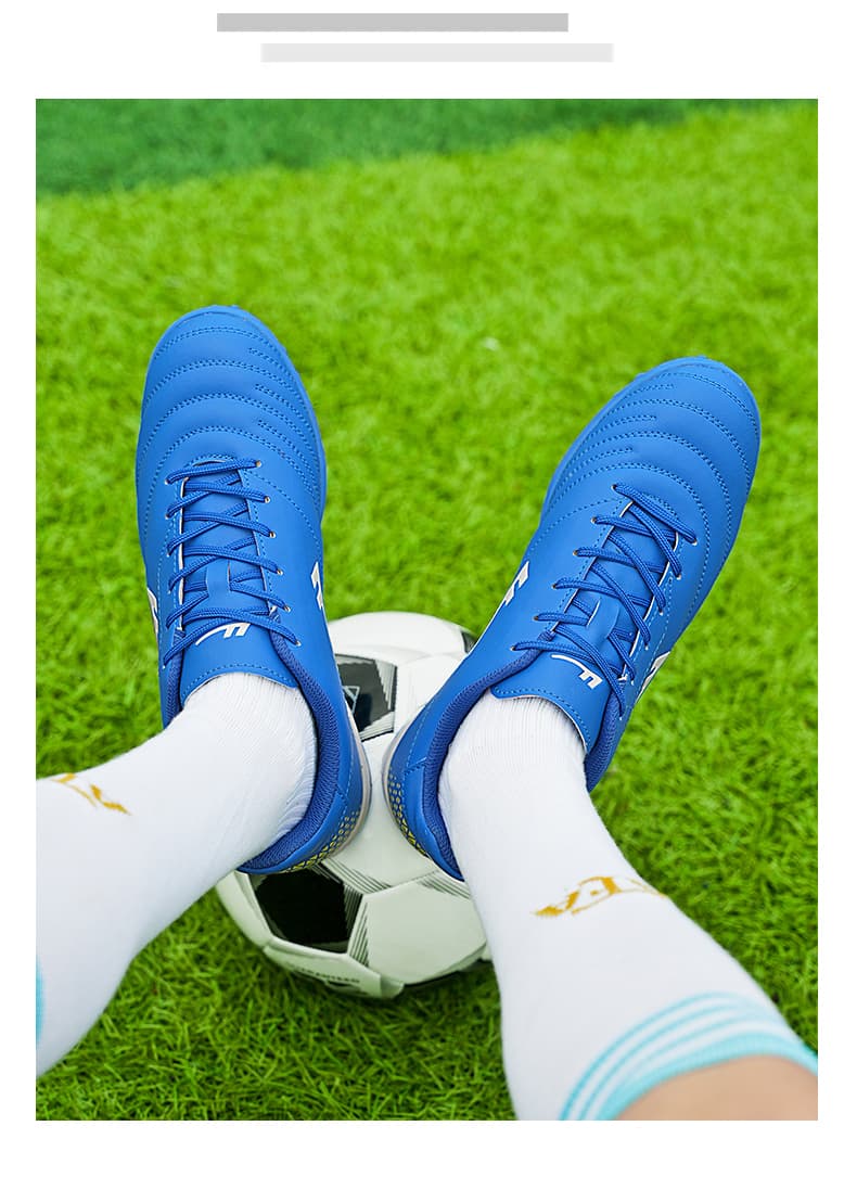 プロ仕様の耐久性 サッカーの練習にも活躍するランニングシューズ