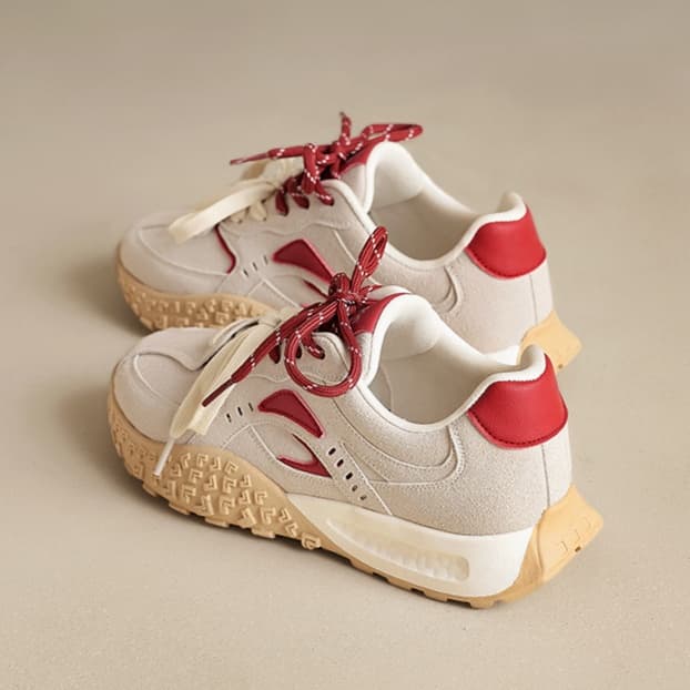 快適クッション搭載ランニングシューズ