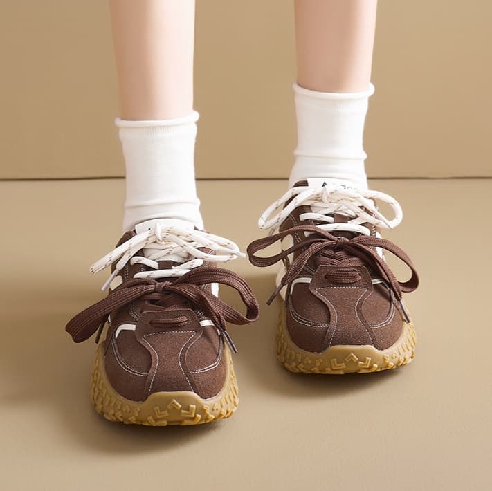 快適クッション搭載ランニングシューズ