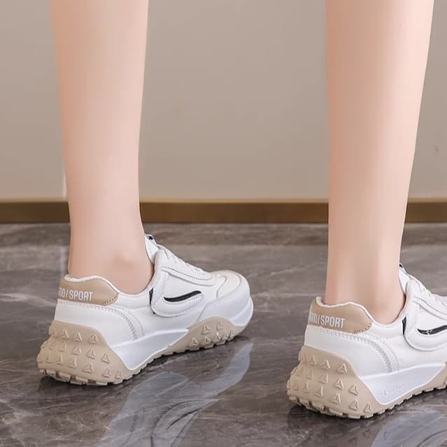 軽やかフィット ウェーブクッション ランニングシューズ