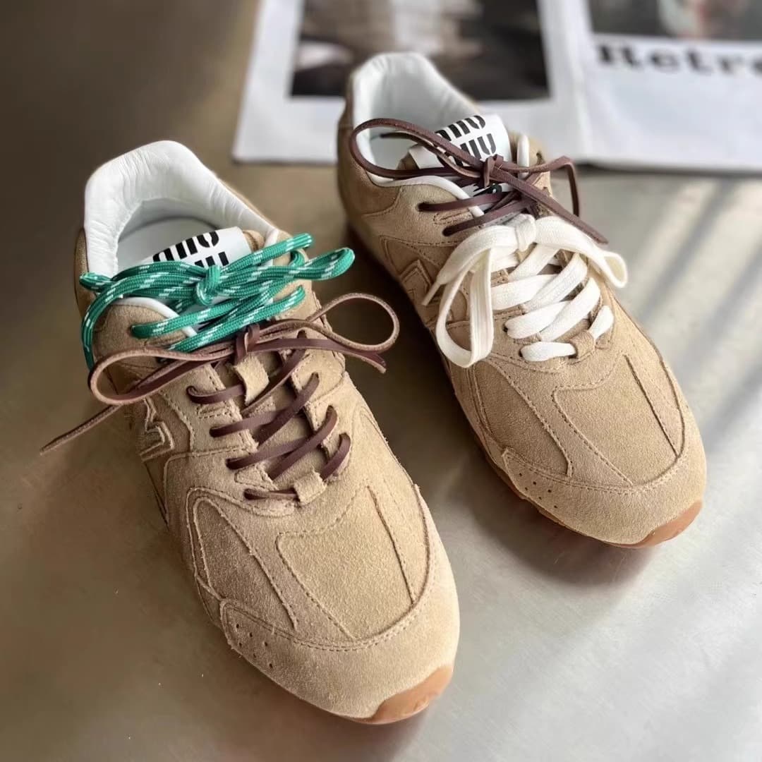 軽やか快適ふわもこランニングシューズ
