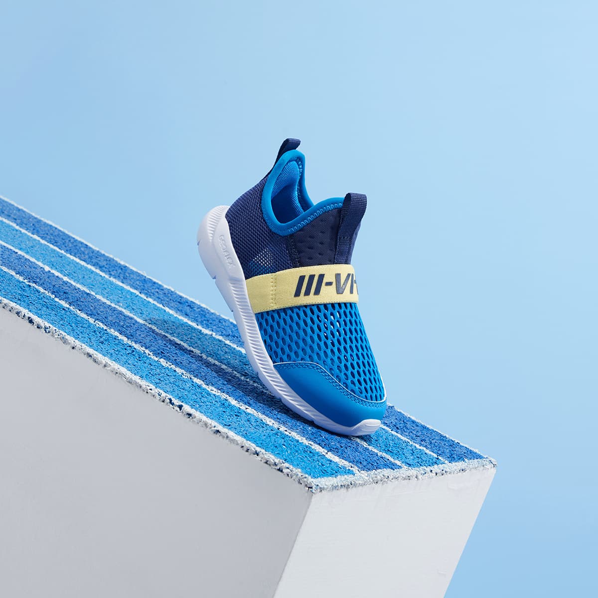 ランニングシューズ エアメッシュ 軽量ランナー