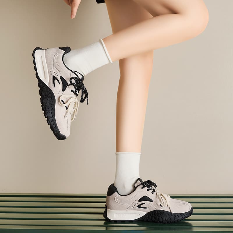 快適クッション搭載ランニングシューズ